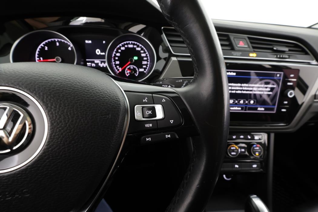 VOLKSWAGEN Touran 2019