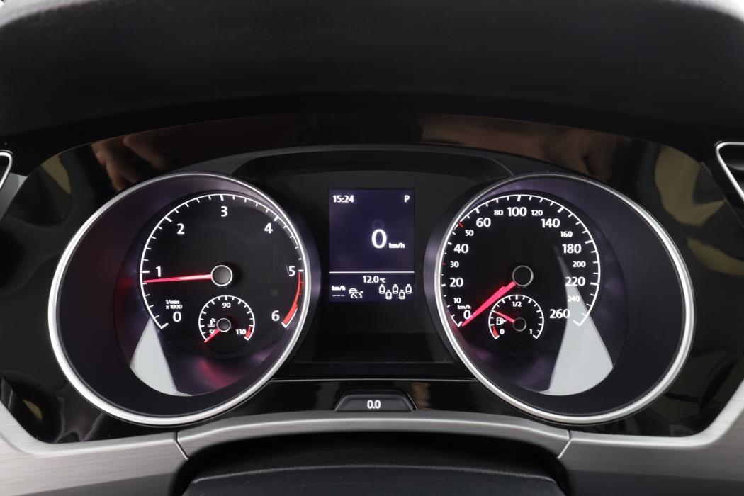 VOLKSWAGEN Touran 2019