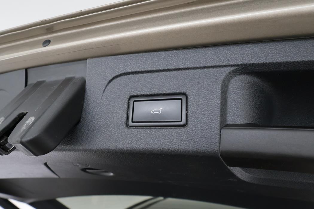 VOLKSWAGEN Touran 2019