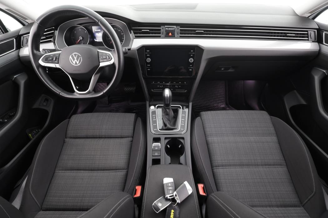 VOLKSWAGEN Passat 2022