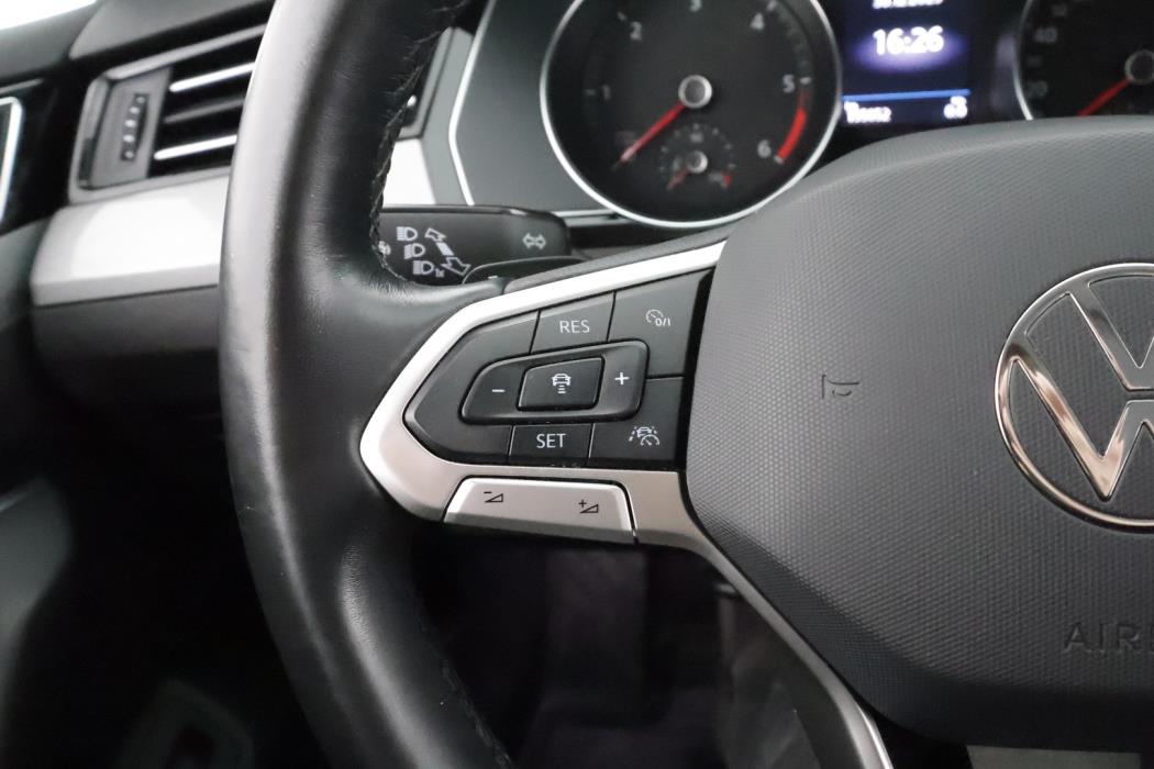 VOLKSWAGEN Passat 2022