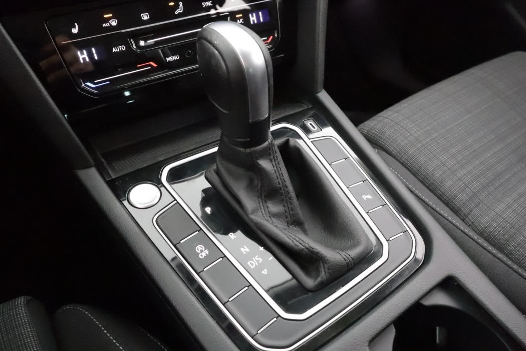 VOLKSWAGEN Passat 2022