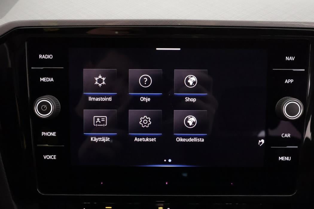 VOLKSWAGEN Passat 2022