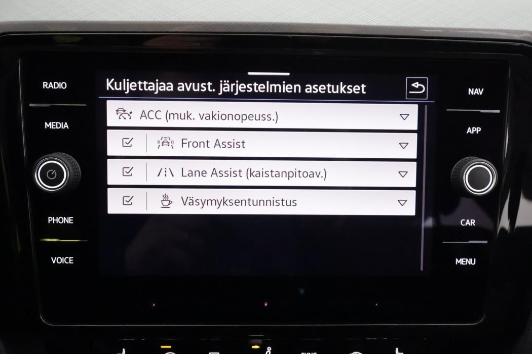 VOLKSWAGEN Passat 2022