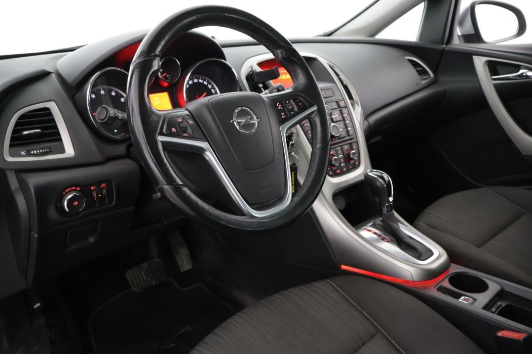 OPEL Astra 2011