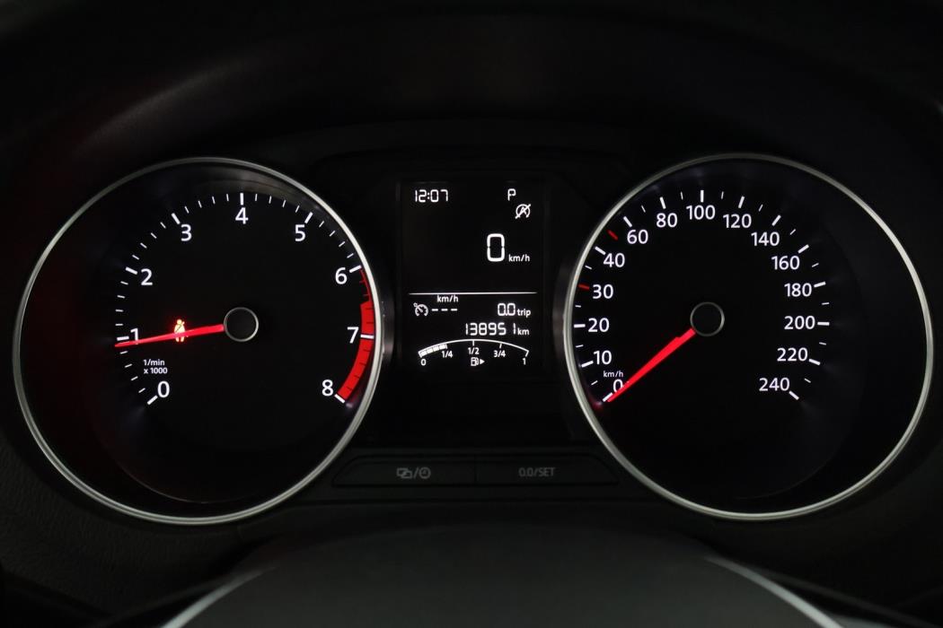 VOLKSWAGEN Polo 2014