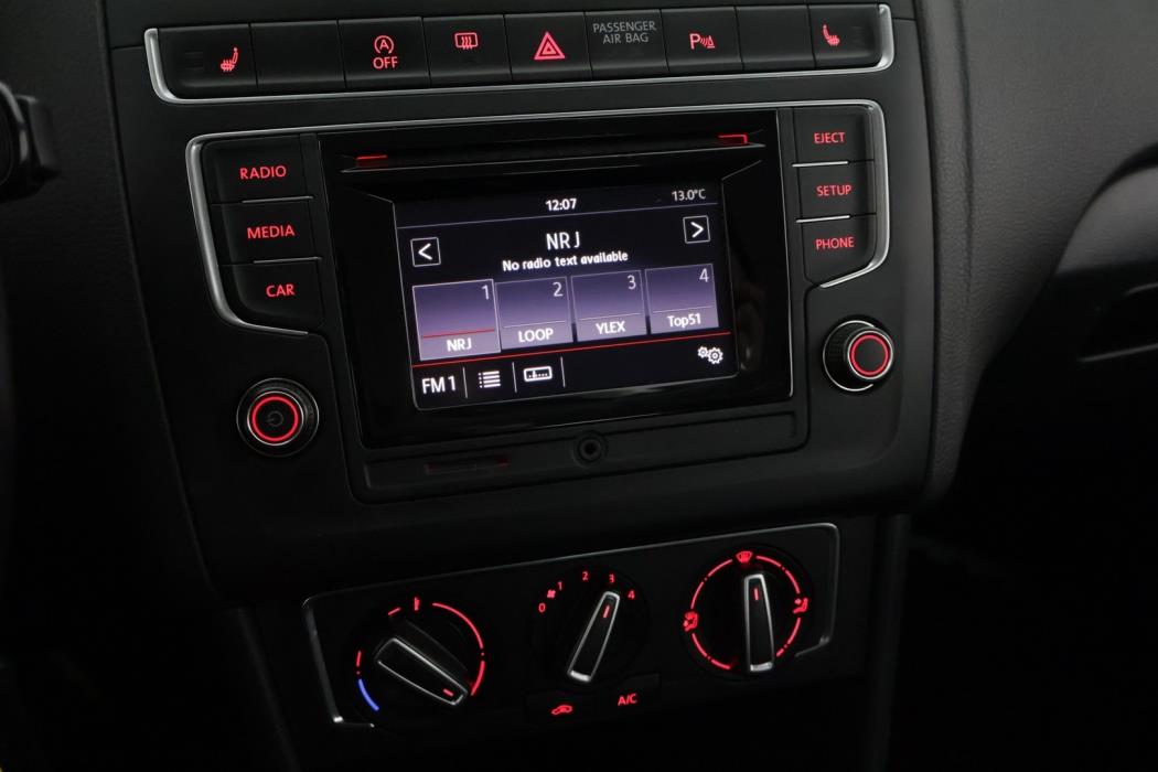 VOLKSWAGEN Polo 2014