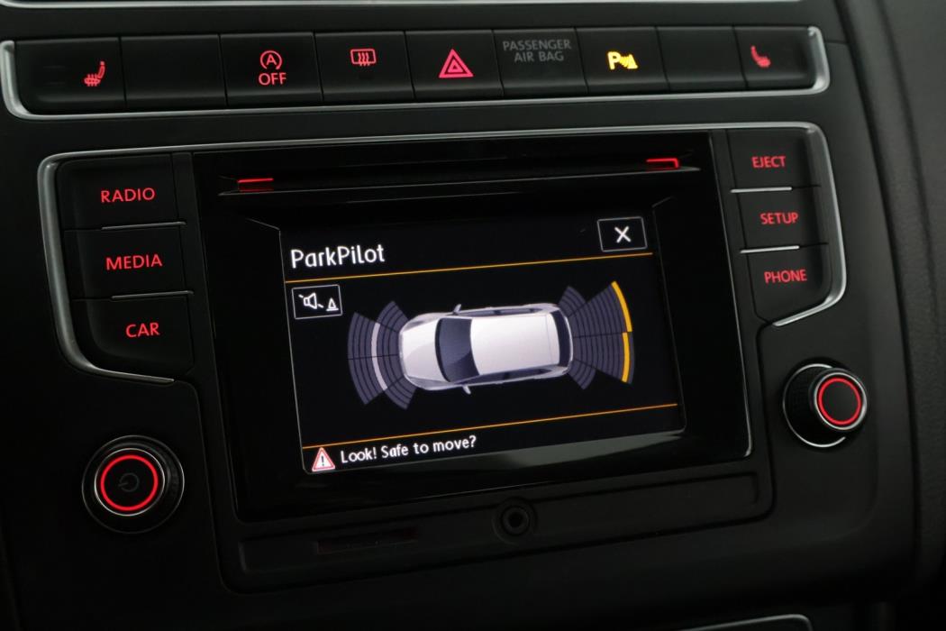 VOLKSWAGEN Polo 2014