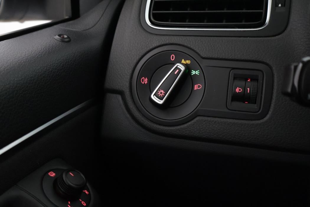 VOLKSWAGEN Polo 2014