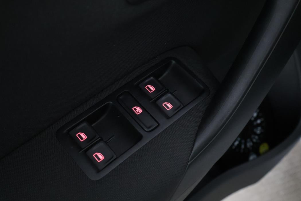 VOLKSWAGEN Polo 2014