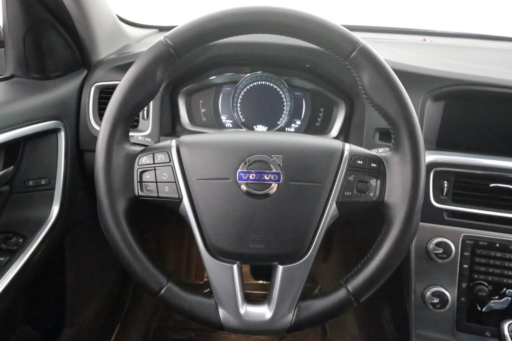VOLVO V60 2016