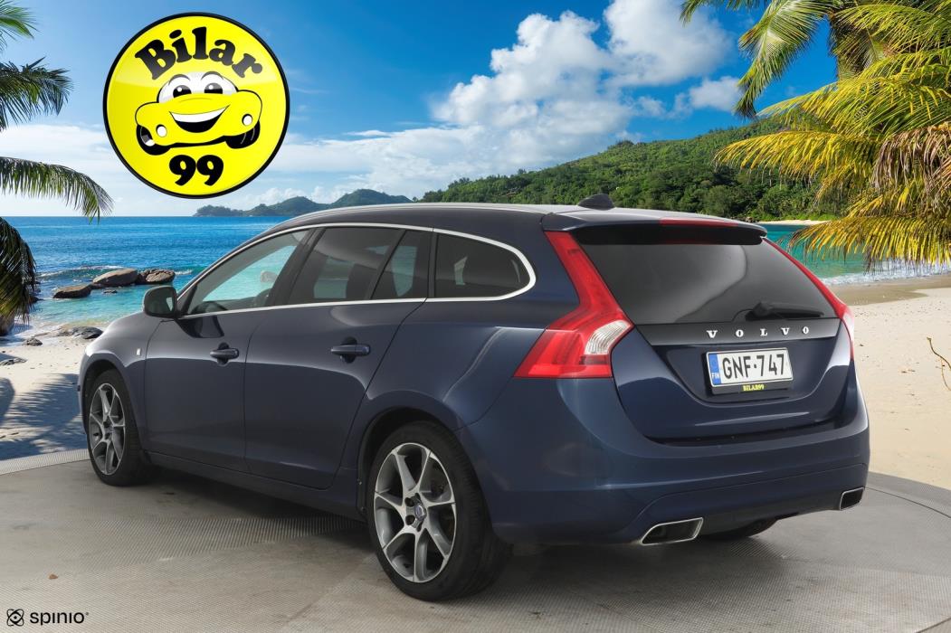 VOLVO V60 2015