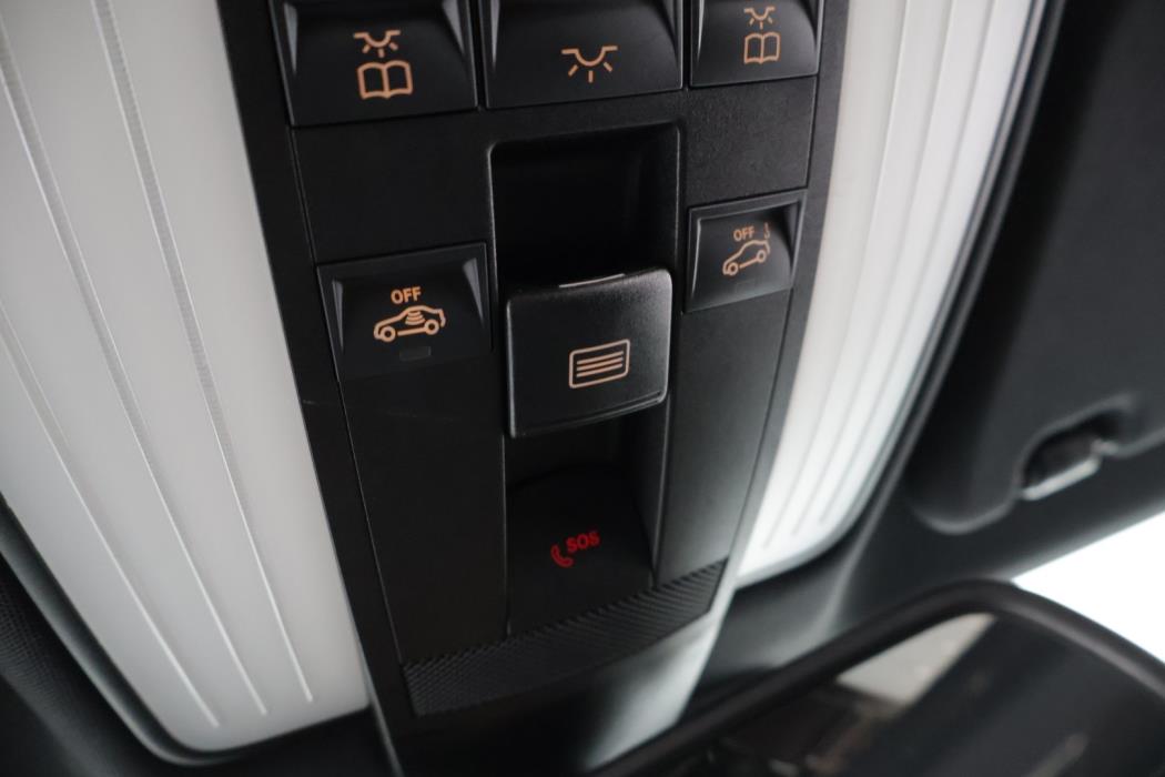 MERCEDES-BENZ E 2016