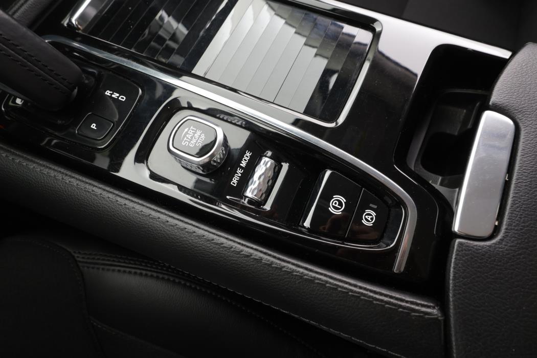 VOLVO V60 2021