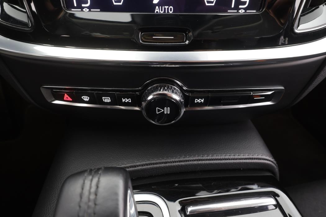 VOLVO V60 2021