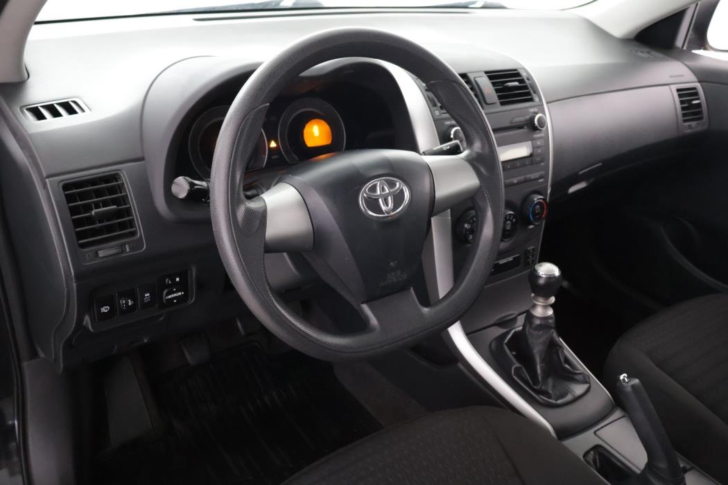 TOYOTA Corolla 2012