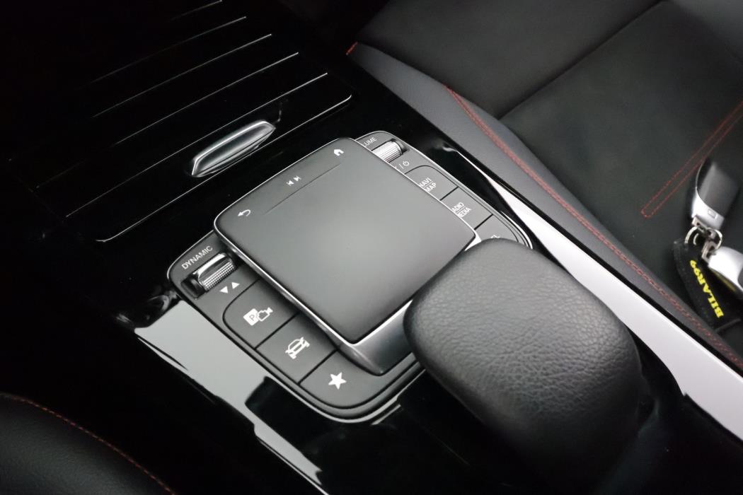 MERCEDES-BENZ A 2021