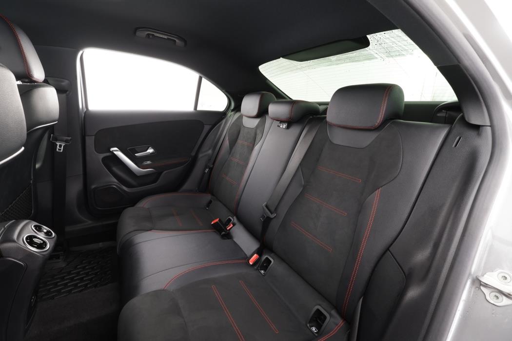MERCEDES-BENZ A 2021