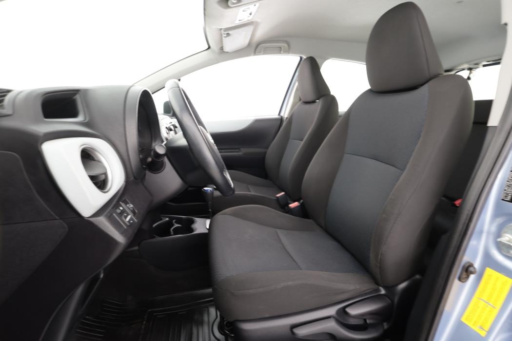 TOYOTA Yaris 2013