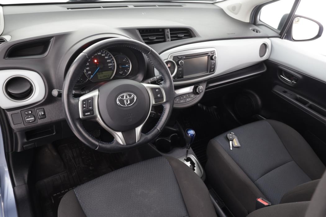 TOYOTA Yaris 2013