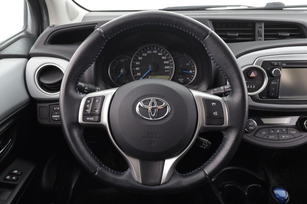 TOYOTA Yaris 2013