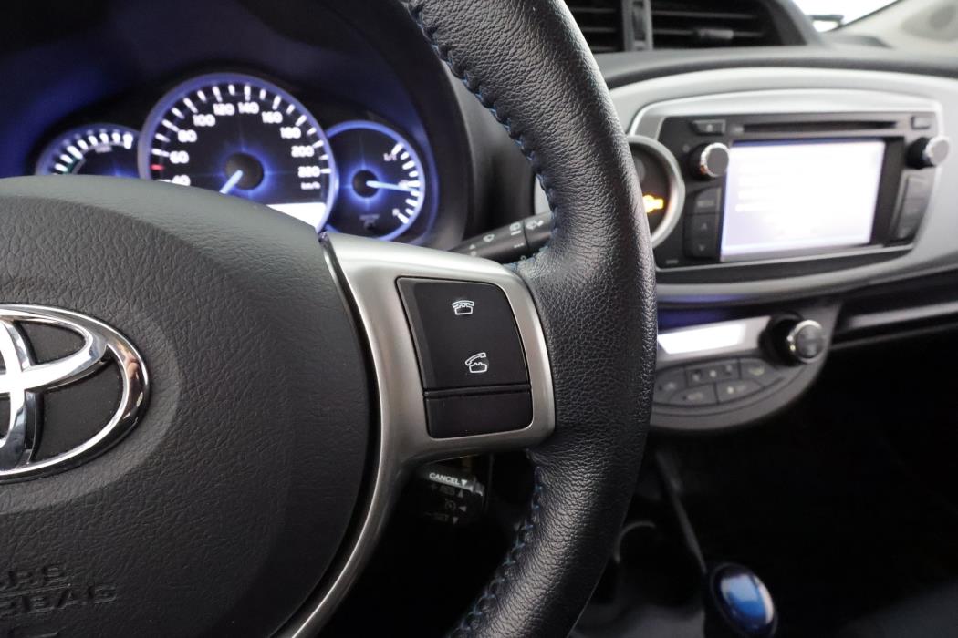 TOYOTA Yaris 2013