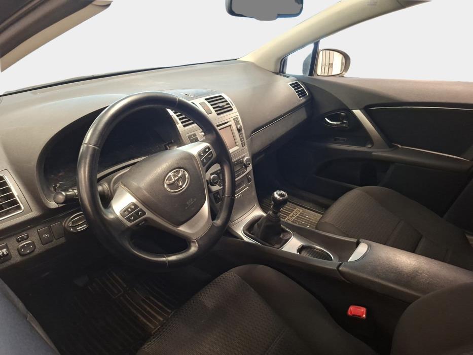 TOYOTA Avensis 2012