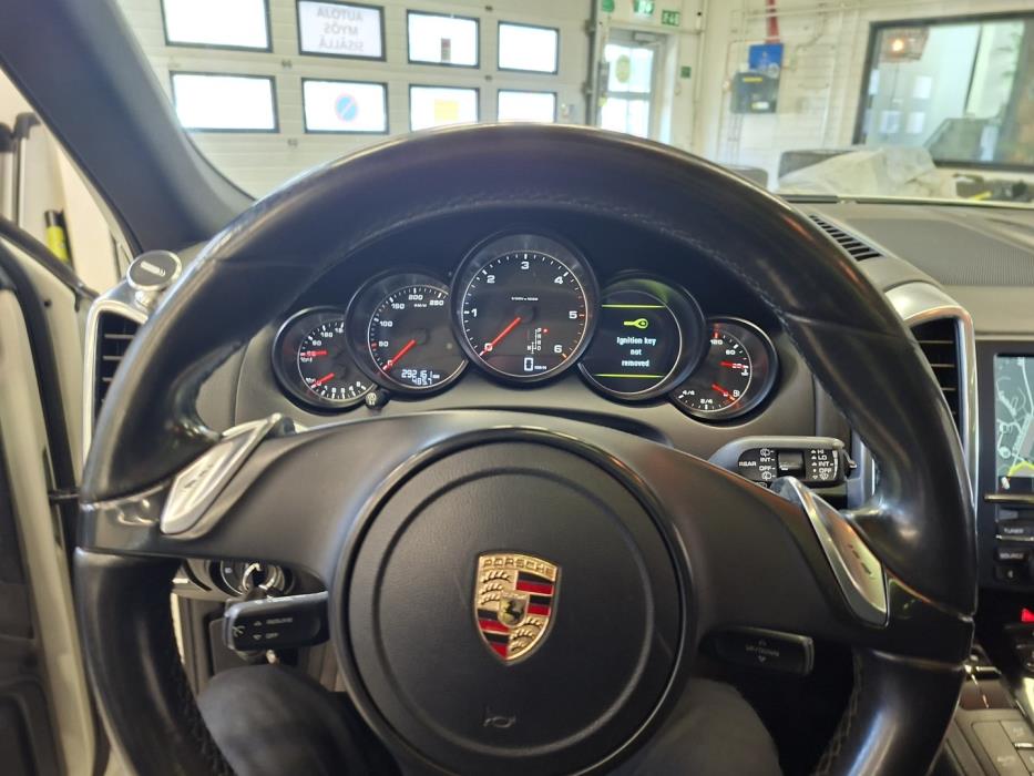 PORSCHE Cayenne 2011