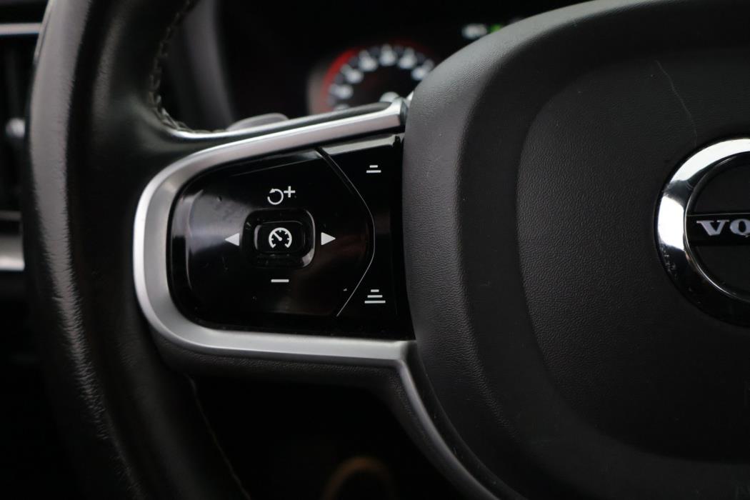 VOLVO V60 2020