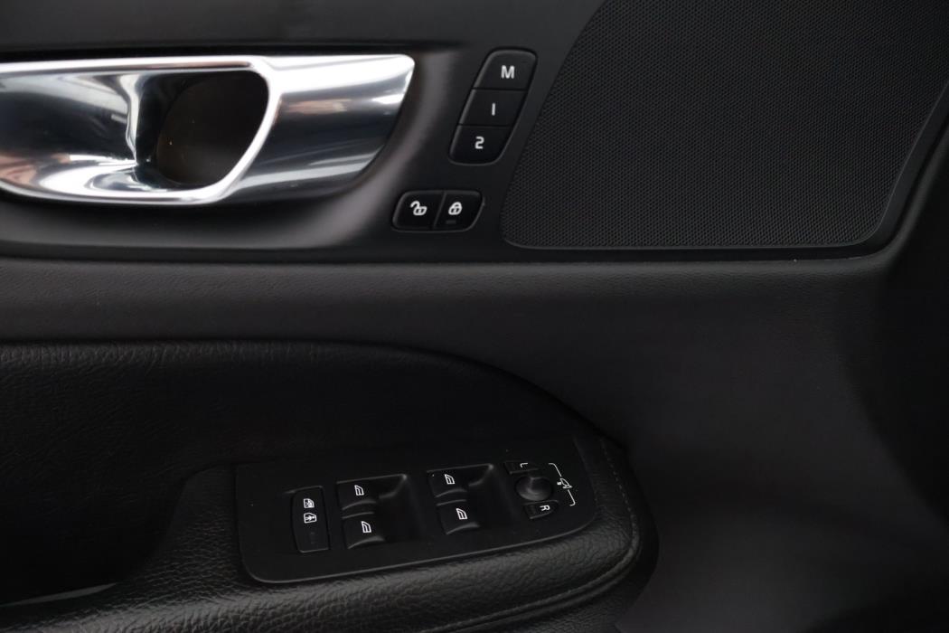 VOLVO V60 2020