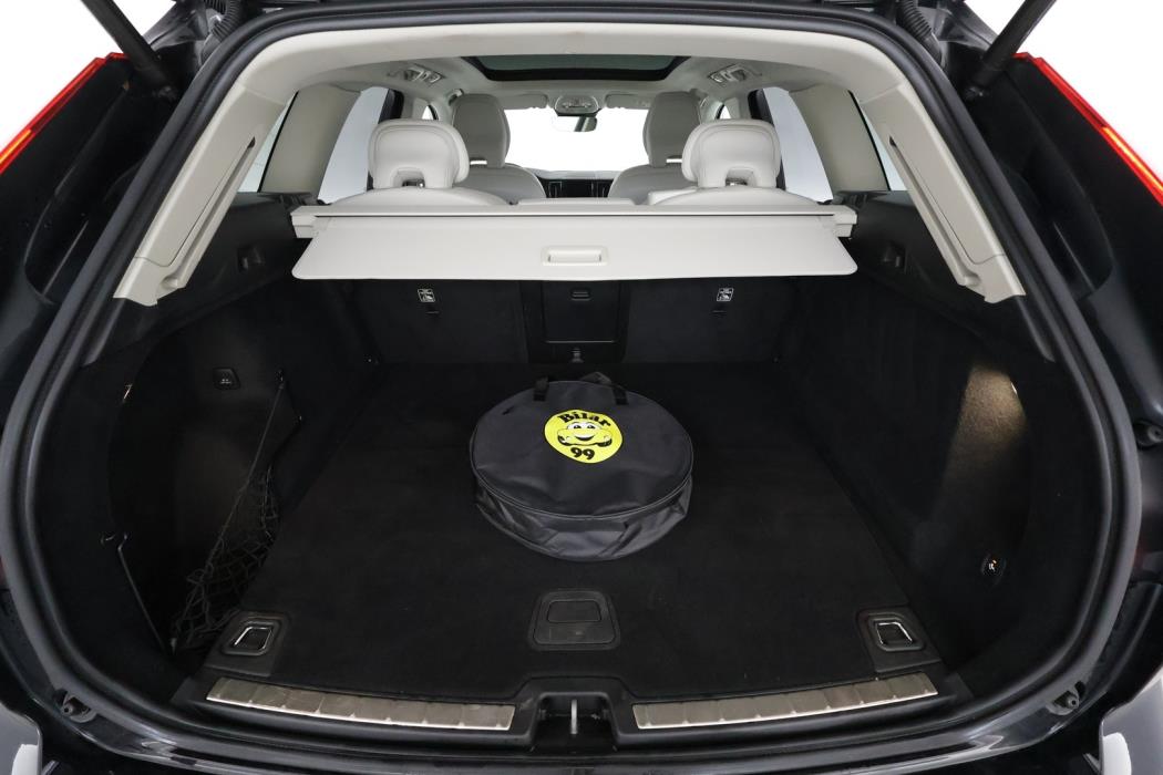 VOLVO XC60 2023