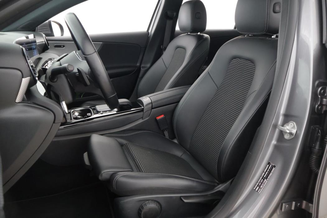 MERCEDES-BENZ A 2022