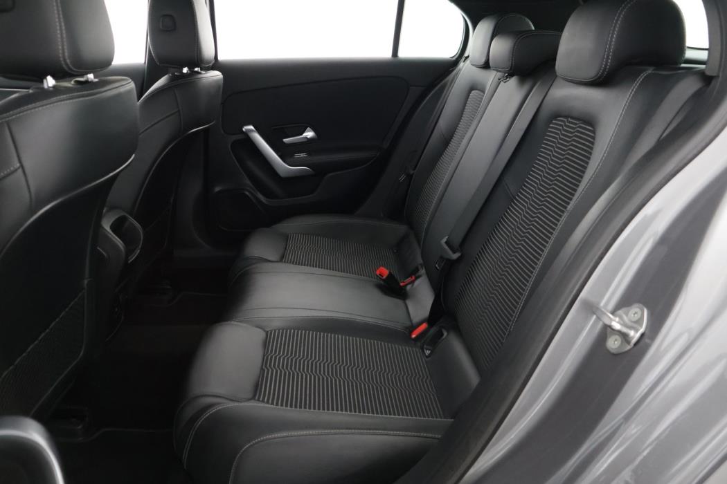 MERCEDES-BENZ A 2022