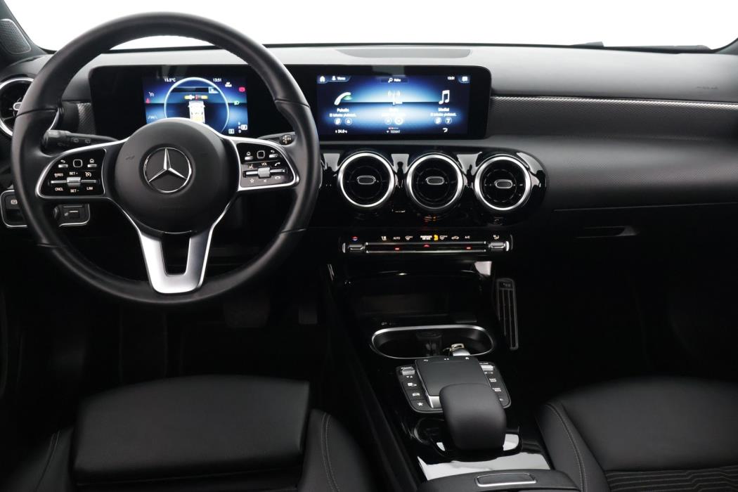 MERCEDES-BENZ A 2022