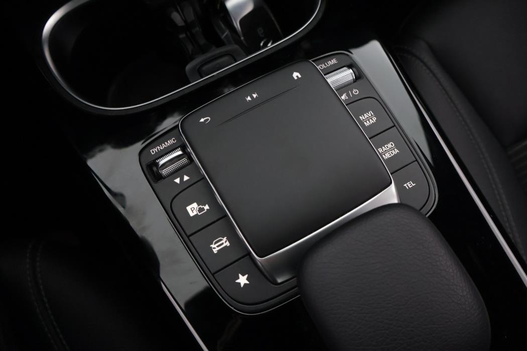 MERCEDES-BENZ A 2022