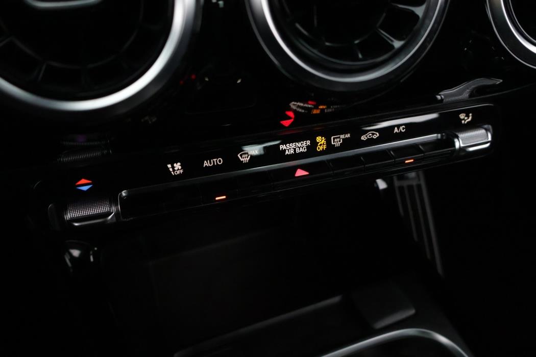 MERCEDES-BENZ A 2022