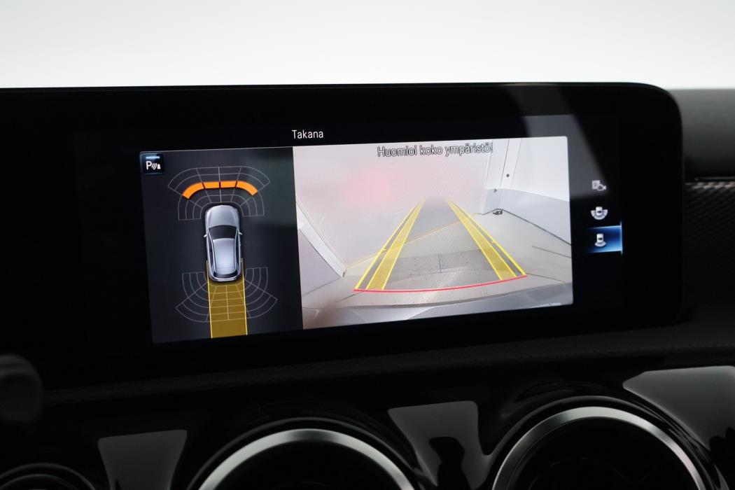 MERCEDES-BENZ A 2022