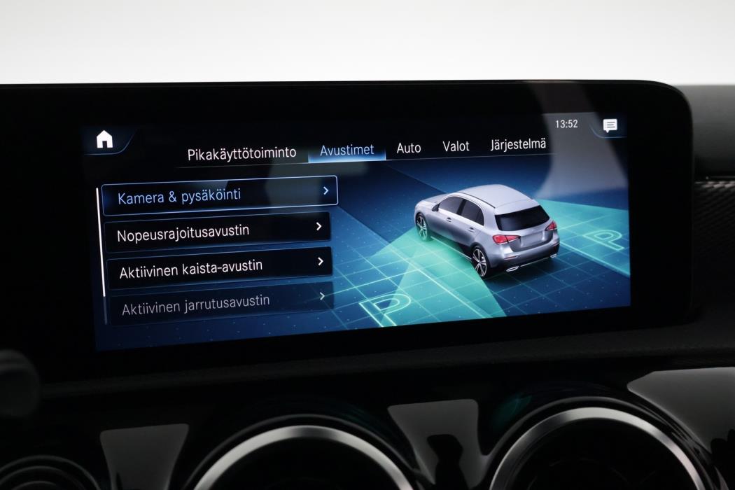 MERCEDES-BENZ A 2022