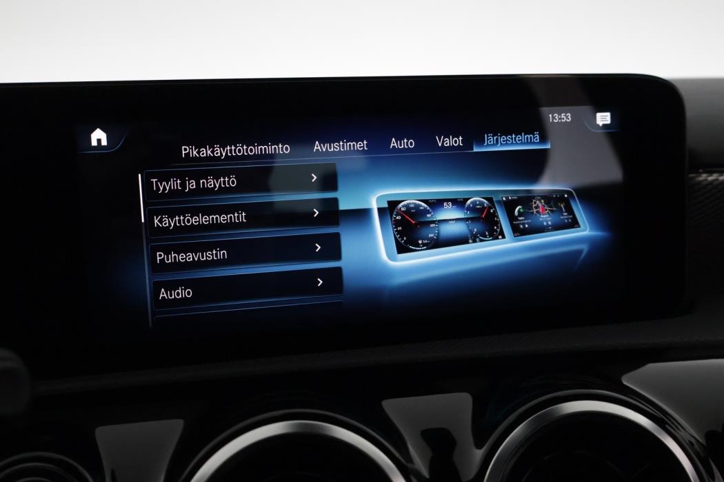 MERCEDES-BENZ A 2022