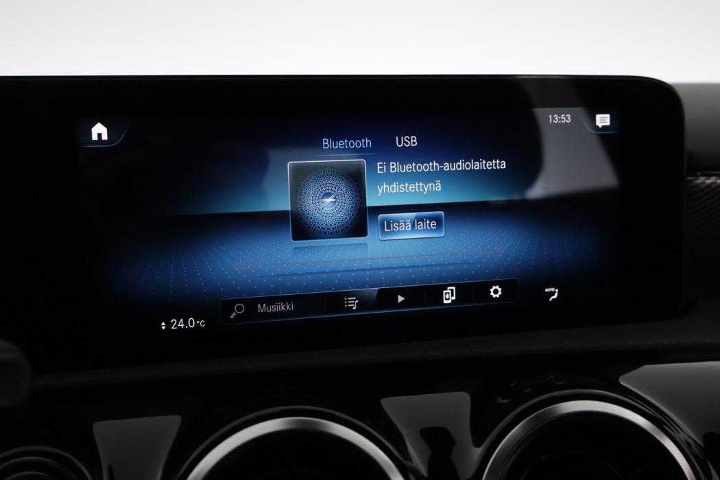 MERCEDES-BENZ A 2022