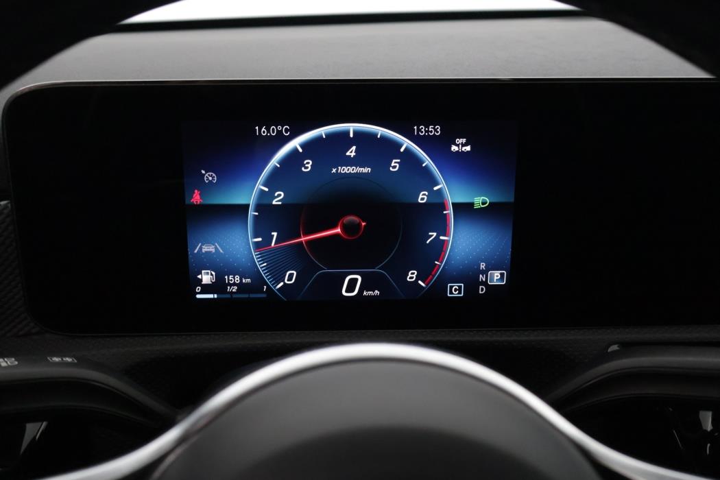 MERCEDES-BENZ A 2022