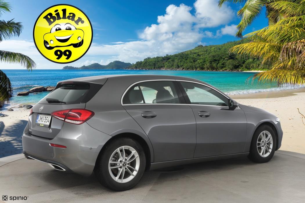 MERCEDES-BENZ A 2022