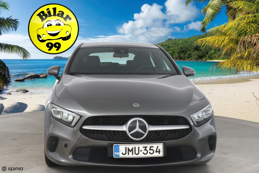 MERCEDES-BENZ A 2022