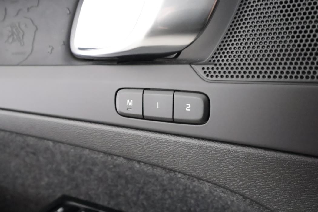 VOLVO C40 2023