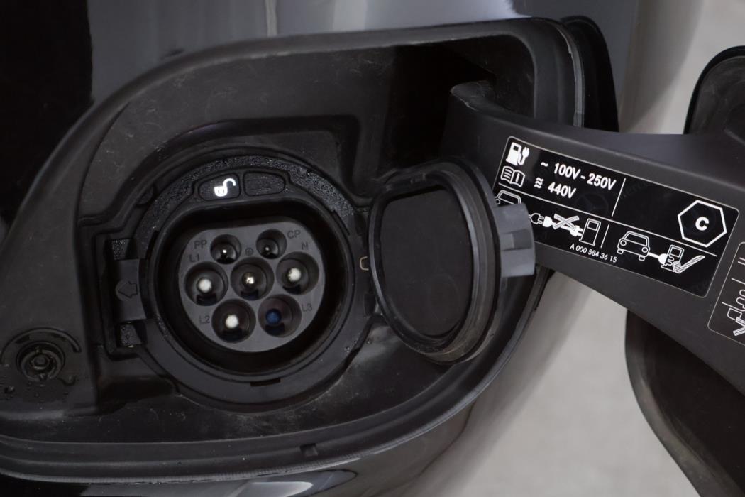 MERCEDES-BENZ E 2021