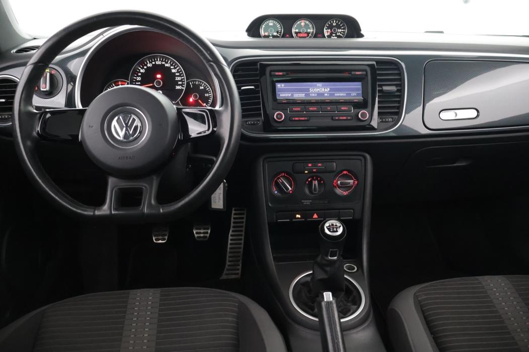 VOLKSWAGEN Beetle 2012
