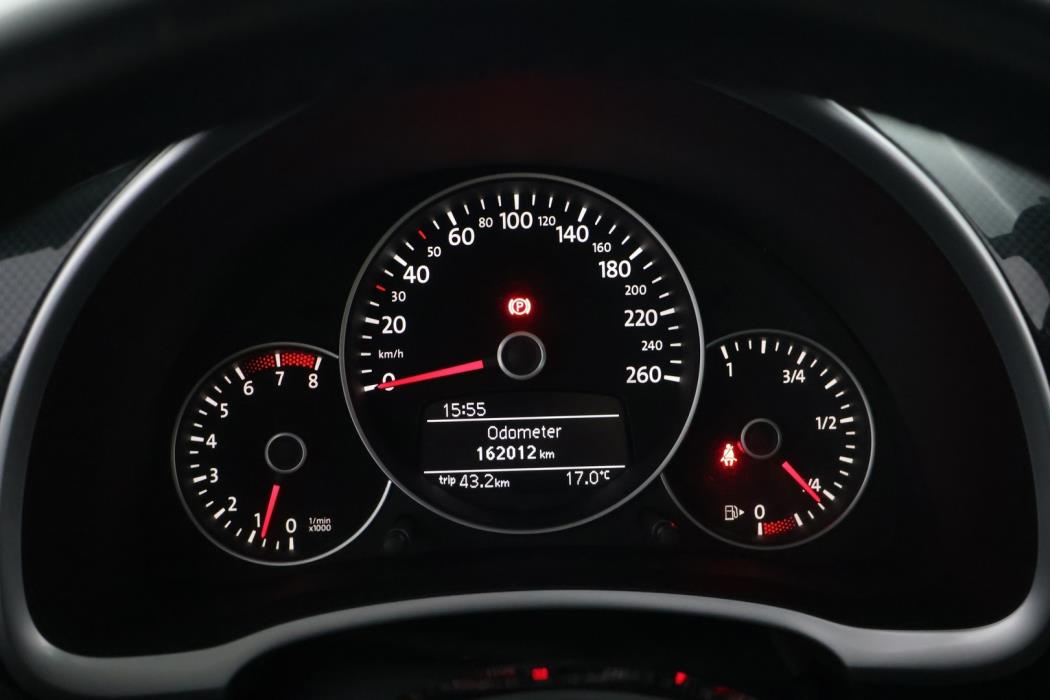 VOLKSWAGEN Beetle 2012