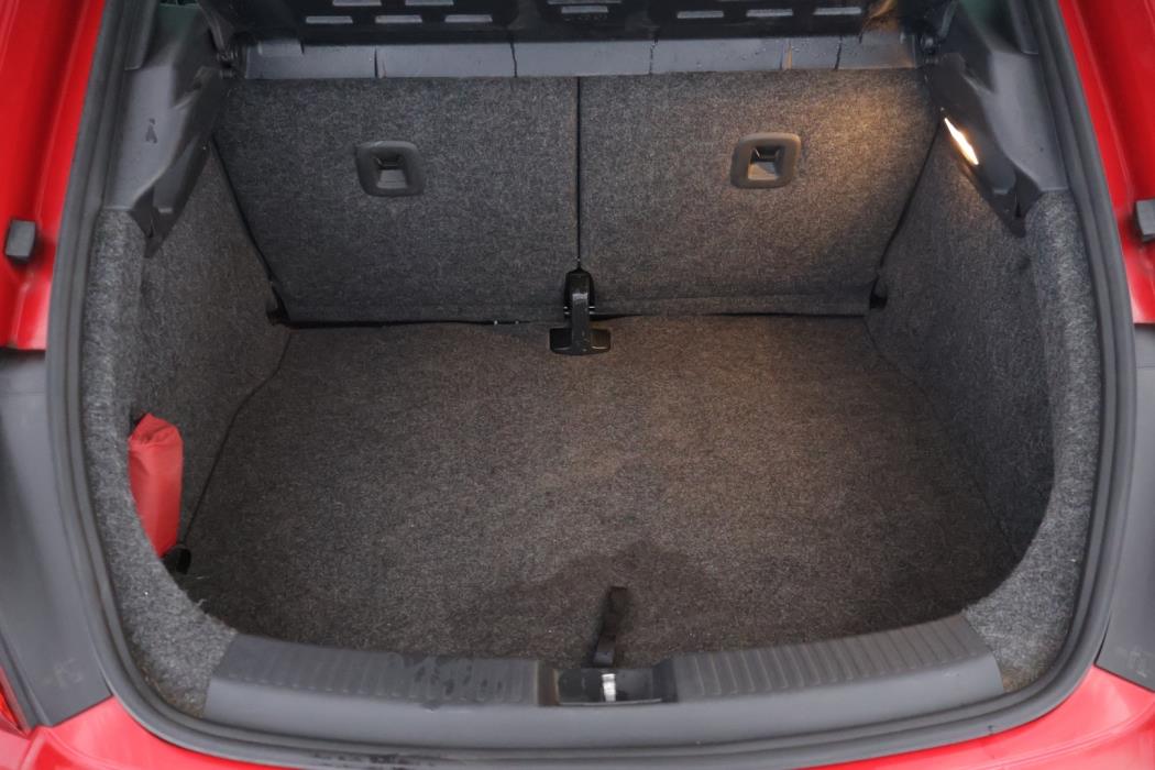 VOLKSWAGEN Beetle 2012