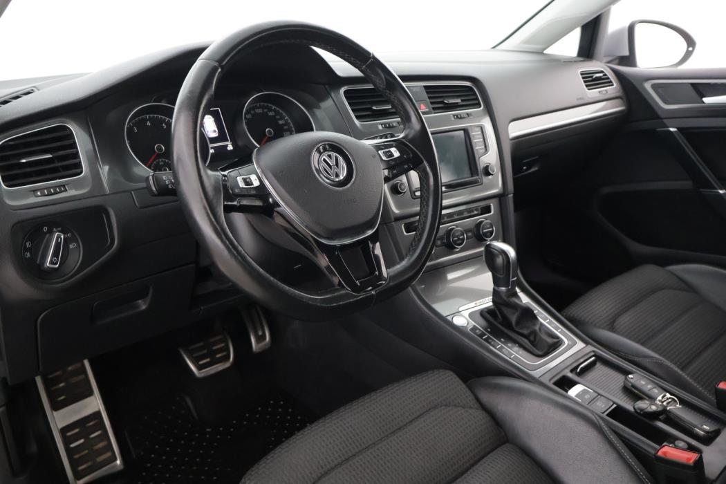VOLKSWAGEN Golf 2016