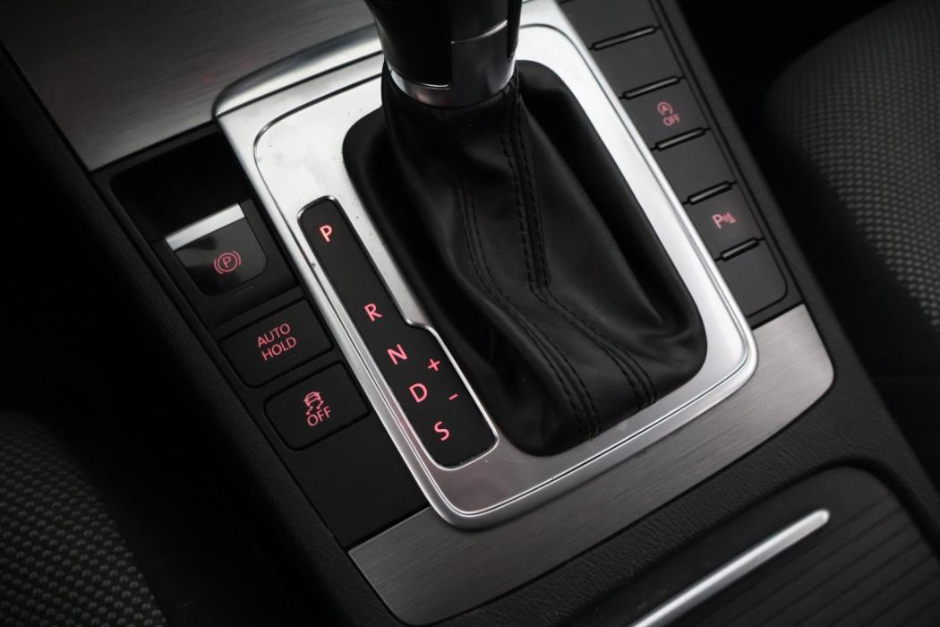 VOLKSWAGEN Passat 2013